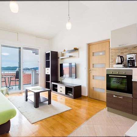 Apartment Mia - Spacious Apartment On 85 M2 With Beautiful Sea View Trogir Dış mekan fotoğraf