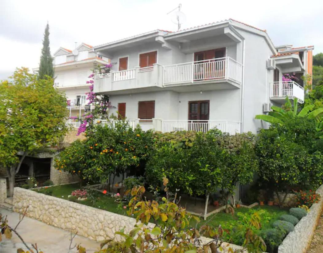 Apartment Mia - Spacious Apartment On 85 M2 With Beautiful Sea View Trogir Dış mekan fotoğraf