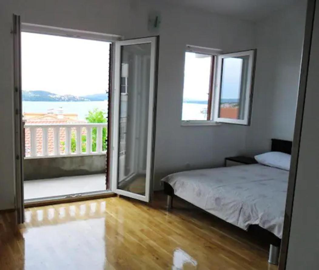 Apartment Mia - Spacious Apartment On 85 M2 With Beautiful Sea View Trogir Dış mekan fotoğraf