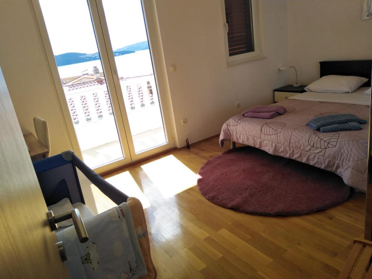 Apartment Mia - Spacious Apartment On 85 M2 With Beautiful Sea View Trogir Dış mekan fotoğraf