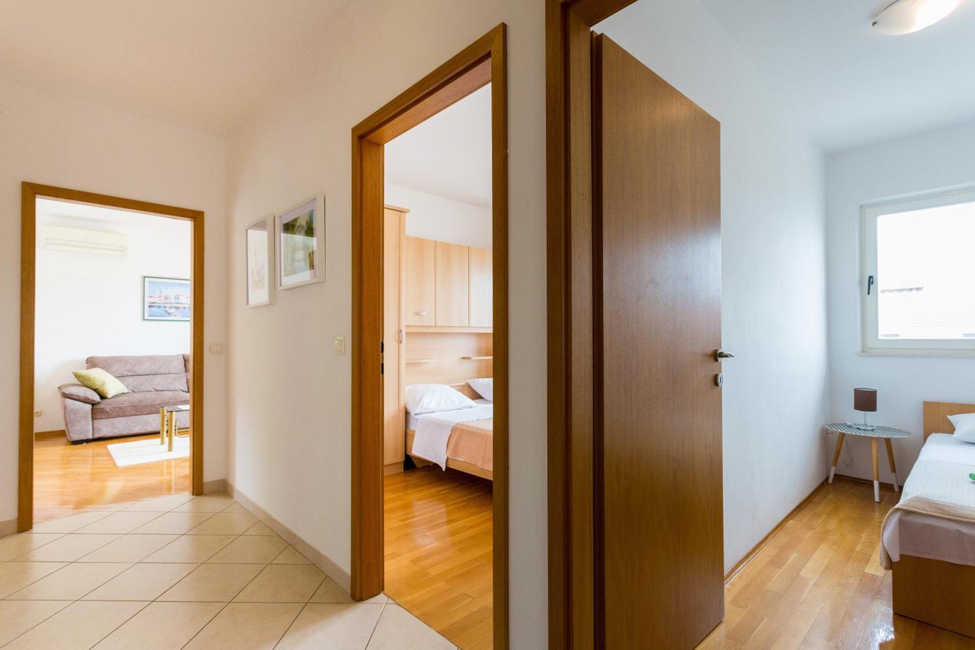 Apartment Mia - Spacious Apartment On 85 M2 With Beautiful Sea View Trogir Dış mekan fotoğraf