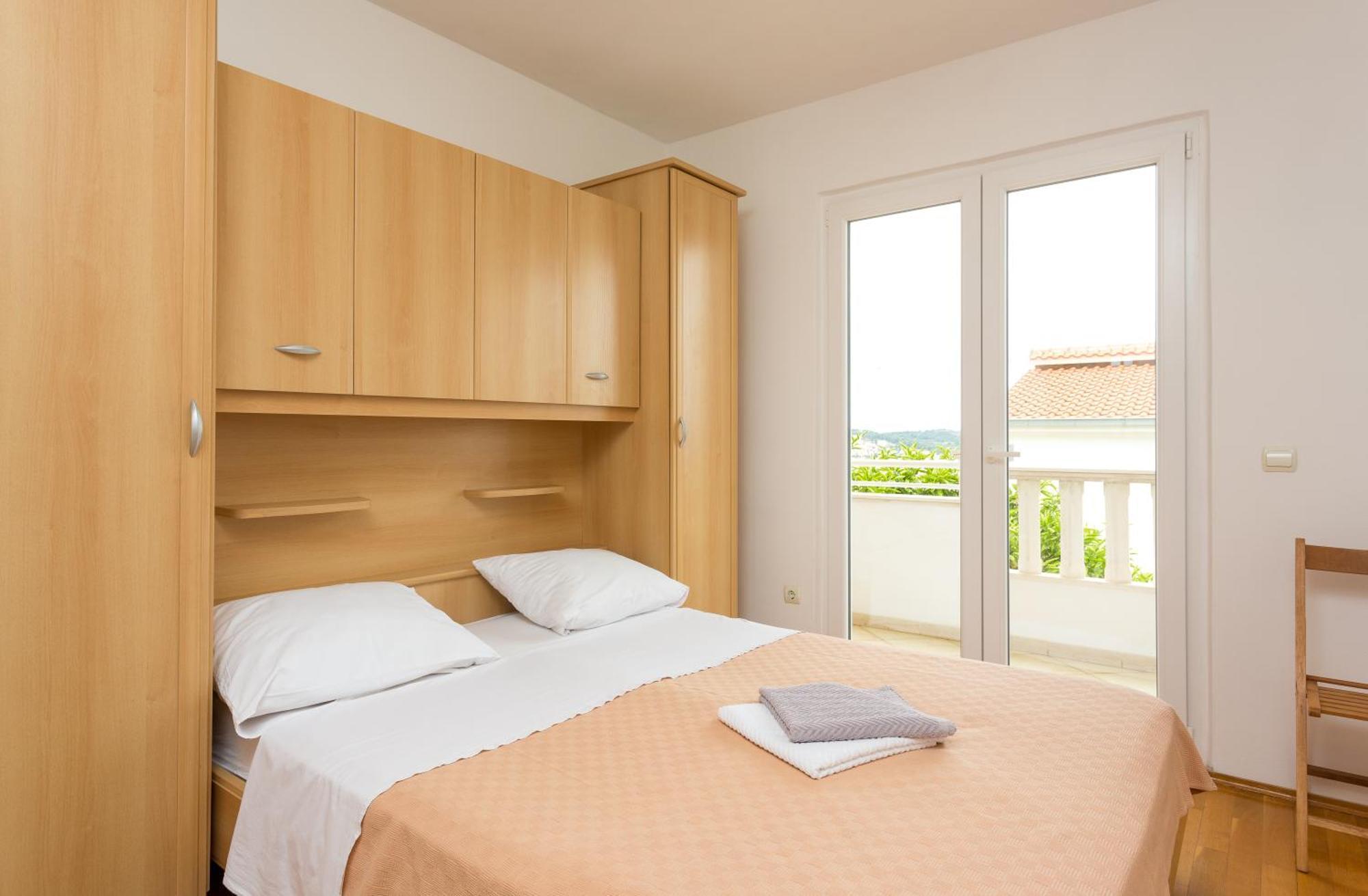 Apartment Mia - Spacious Apartment On 85 M2 With Beautiful Sea View Trogir Dış mekan fotoğraf