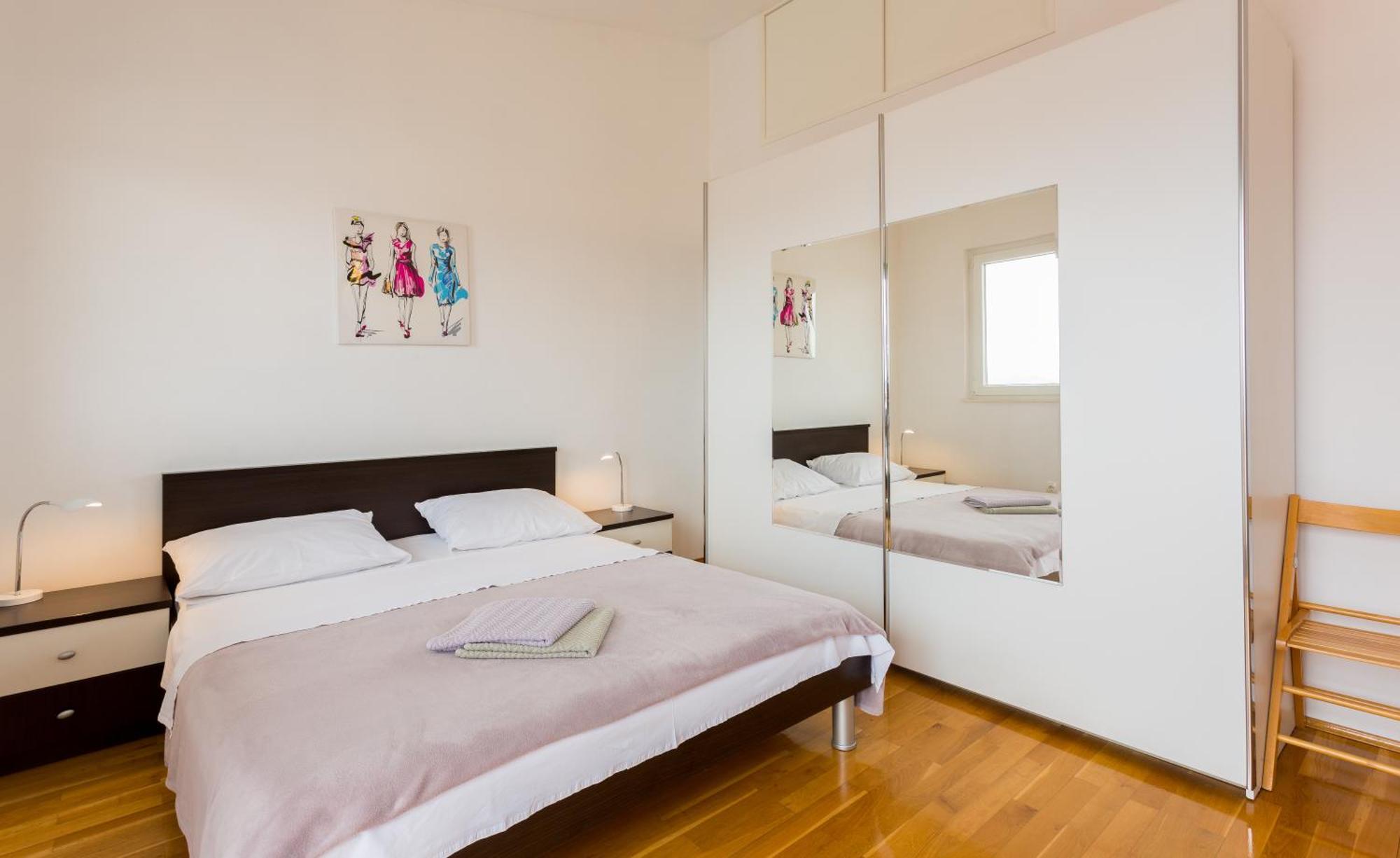 Apartment Mia - Spacious Apartment On 85 M2 With Beautiful Sea View Trogir Dış mekan fotoğraf