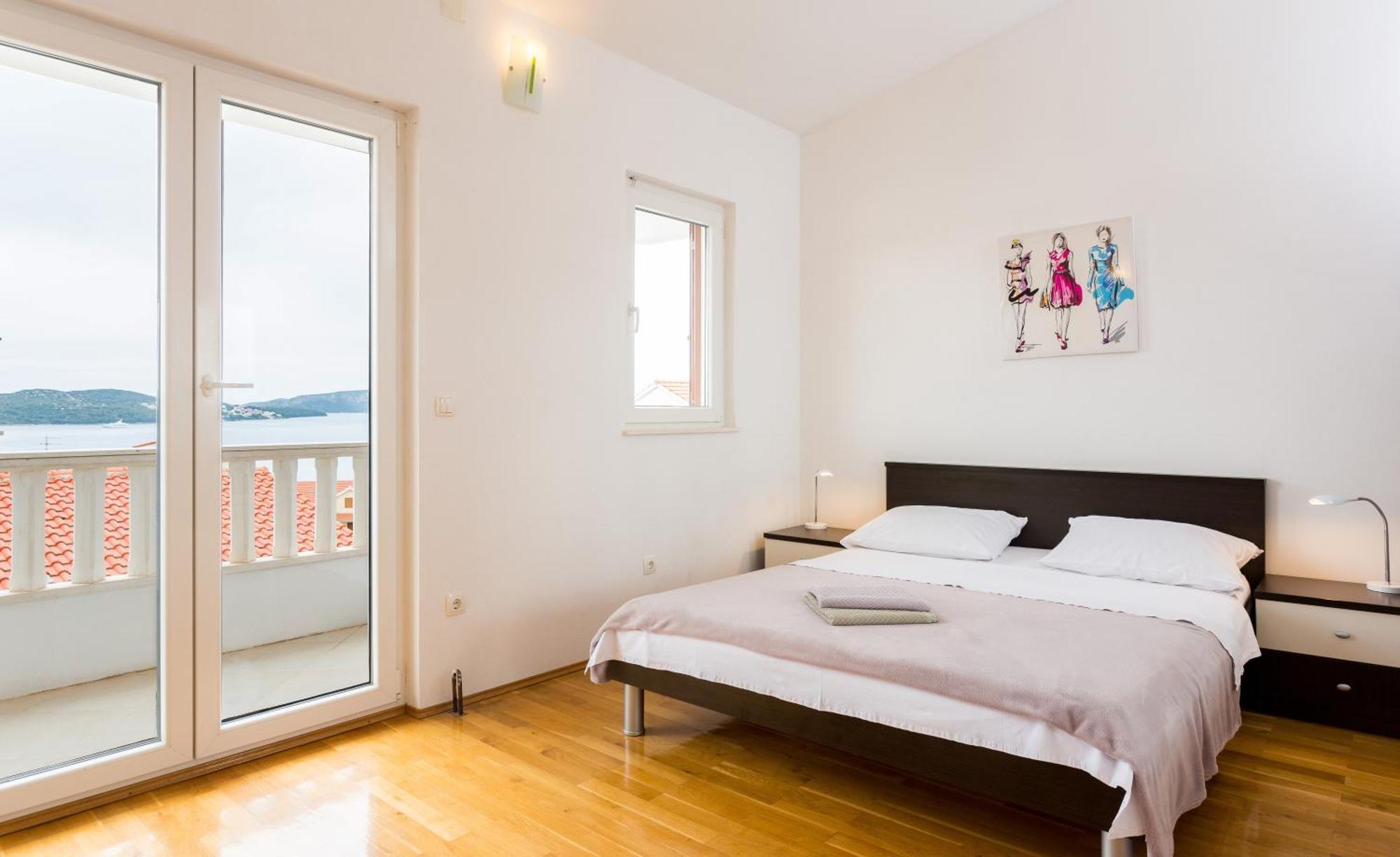 Apartment Mia - Spacious Apartment On 85 M2 With Beautiful Sea View Trogir Dış mekan fotoğraf